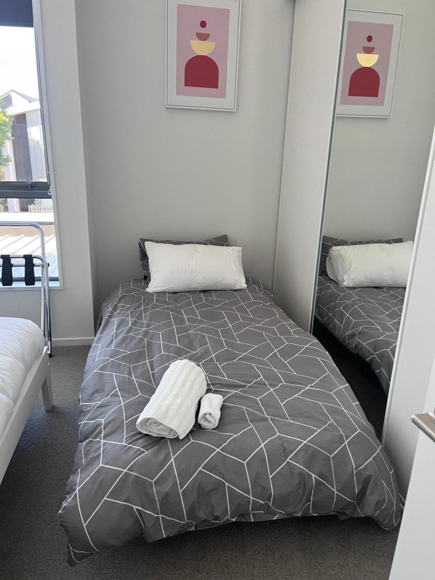 Urban Nest - Entire Townhouse And Free Parking Villa Christchurch Buitenkant foto